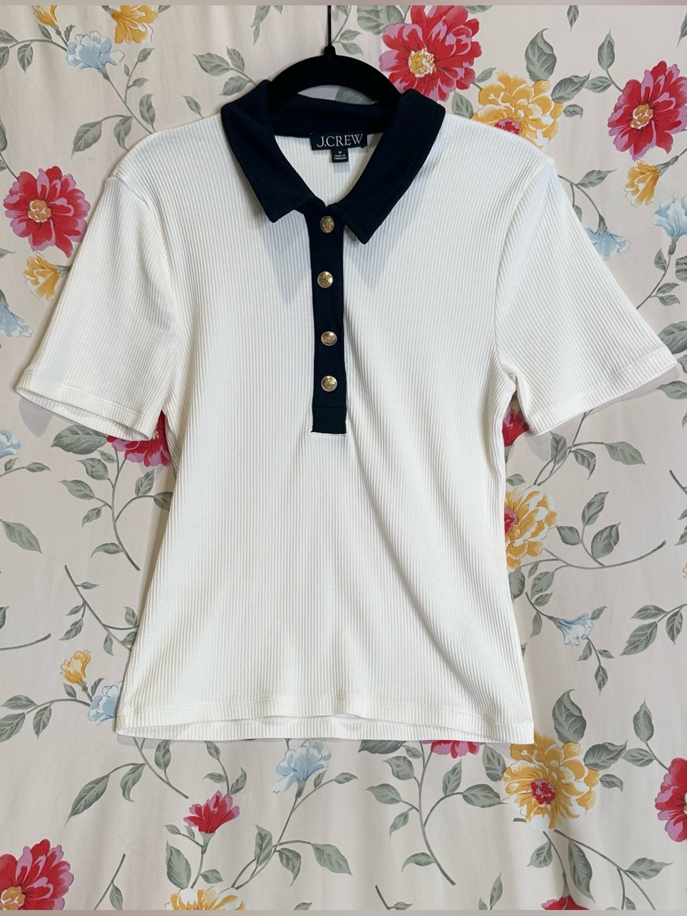 J. CREW WHITE/ CREAM RIBBED POLO TOP W/ BLACK COLLAR GOLD BUTTONS WOMENS SIZE M